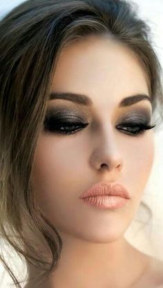 Trucco Smokey Eye, Make Up Diy, Black Eye Makeup, Natural Smokey Eye, Tutorial Eyeliner, Eyeliner Tips, Smokey Eyeliner, Black Eyeshadow