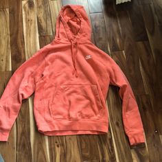 Cute Size Xs In Men Nike Stuff, Nike Sweaters, Nike Orange, Nike Sweater, Comfy Outfits, Christmas Presents, Women's Nike, Color Orange, Nike Women