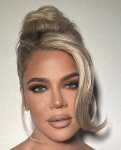 Khloe Kardashian Hair, Bridesmaid Hair Inspo, Kardashian Hair, Kloe Kardashian, Wedding Hair Up, Red Carpet Hair, Classy Hairstyles, Khloé Kardashian