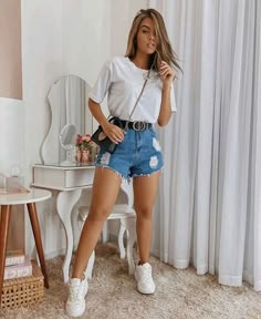 Look Short Jeans, Petite Style, Jeans Outfit Casual, Causual Outfits, Short En Jean, Spring Summer Outfits, Outfits Casuales