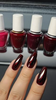 Chic Nail Art Classy, Burgundy And Black Nail Designs, Dark Burgundy Nails Designs, Deep Red Acrylic Nails, Red And Black Nails Design Classy, Merlot Nails, Dark Red Nail Designs, Short Acrylic Designs, Trendy Black Nails