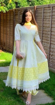 Anarkali Dress Pattern, Gaun Fashion, Pakistani Dresses Casual, Salwar Kamiz, Indian Dresses Traditional, Trendy Dress Outfits, Simple Pakistani Dresses, Designer Party Wear Dresses, Boutique Dress Designs