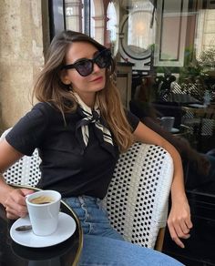 Scarf Outfit, French Girl Style, Paris Mode, Summer Mood, Paris Outfits, Influencers Fashion, Parisian Chic, Travel Fashion