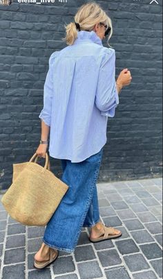 Mum Fashion, Mommy Style, Fashion People, Fashion Mistakes, Midi Skirts, Instagram Repost, Mode Inspiration, Spring Summer Outfits