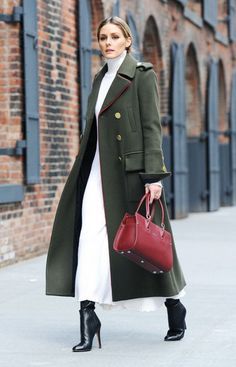 Estilo Olivia Palermo, Mode Mantel, Olivia Palermo Style, Military Coat, Winter Chic, Olivia Palermo, Green Coat, Coat Outfits