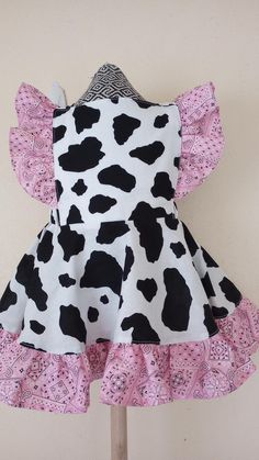 Cow print baby dress ties on the back,Material -cotton and cotton blends Size 18 months Machine washable Rodeo Dress, Pink Bandana, Rodeo Cowgirl, Hollywood Fl, Tie Dress, Baby Prints, Cow Print, Baby Dress, Rodeo