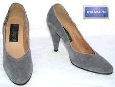 Brand : DELVAL'S   Elegant vintage pumps - Lots of style! Lightweight & comfortable - All leather - Thin toe Quality suede leather: Soft & thick Shoe size : 40 (Small 40 & rather thin foot)   Colors & composition : Colors : Gray Above : Suede leather Interior : Leather lined Measures : Heels: 9.5 cm Insole Length: 26.2cm Width at widest point of outsole : 8 cm New - Delivered in their box! SATISFIED OR REFUNDED The photos of my ads are the photos of the items I sell (no photos taken on the web o Gray Pumps, Grey Pumps, Vintage Pumps, Shoes Vintage, Court Shoes, Vintage Shoes, Leather Interior, Vintage Leather, Suede Leather