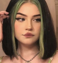 E Girl Hair, Short Grunge Hair, Indie Hair, Hair Color Streaks, Hair Streaks, Alternative Makeup, Hair Color Pastel, Hair Color Purple