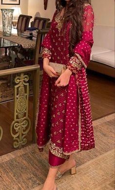 Party Punjabi Suits Indian Weddings, Wedding Dresses For Pakistani Women, Red Salwar Suit Party Wear, Heavy Suits For Wedding, Red Salwar Kameez, Pakistani Suits Party Wear, Wedding Dresses Ideas, Party Wears