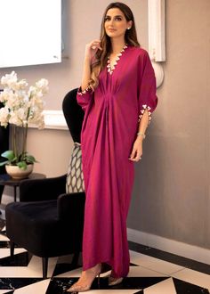 Magenta Kaftan – PURPLE HAZE PRET STUDIO Kaftan Pattern Dress, Slitted Churidar Designs, Pink Kaftan Dress, Indian Kaftan Outfit, Kaftan Kurti Pakistani, Silk Fabric Dress Design, Kaaftaan Designs, Pakistani Kaftan Designs, Simple Dresses Indian