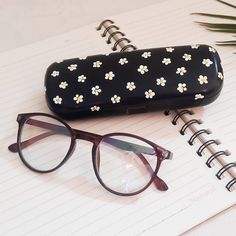 Subscribe DIY with Kamal on YouTube Painted Glasses Case, Glasses Case Aesthetic, Diy Bag Painting, Case Painting, Cute Glasses Frames, Diy Glasses, Fancy Glasses, Eye Glasses Case