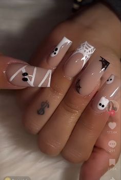 Simple Cute Nails Halloween, Halloween Nail Ideas Acrylic Coffin, Halloween Nail Ideas Coffin, Spooky Nails Inspiration, Horror Nails Halloween Simple, Spooky Nails Disney, Scary Short Nails, Acrylic Nail Halloween Designs, October Nail Designs Almond