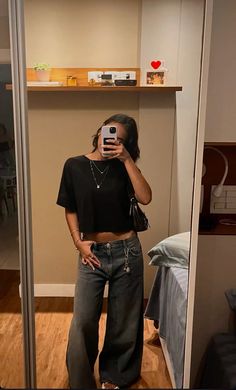 Work Outfit Aesthetic, Jeans And A Crop Top, Teen Girls Outfits, Urban Grunge, Only Friends, Girl Fits, Fashion Hacks Clothes, Swaggy Outfits, Basic Outfits