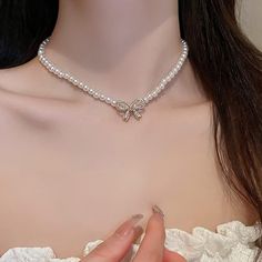 Dainty Coquette Pearl Choker Simple Silver Single Pearl Row Necklace Brand New In Bubble Wrap Never Touched Cute Necklaces Pearl, Angel Core Accessories, Silver Pearl Necklaces, Coquette Jewelry Silver, Couqutte Necklace, Pearl Necklace With Bow, Pink Coquette Jewelry, Rose Quartz Choker, Coquette Nose Piercing