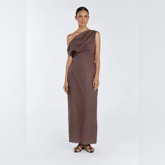 Dissh Cass Chocolate Linen Midi Dress -Lightweight, Non-Stretch Linen Fabrication -One Shoulder, Asymmetrical Neckline -Fitted At Waistline -Elasticated At Back -Invisible Side Zip -Back Leg Split Leg Split, White Cotton Dress, Ankle Length Dress, Linen Midi Dress, Asymmetrical Neckline, Backless Maxi Dresses, Cotton Maxi, Maxi Dress Cotton, Casual Elegance