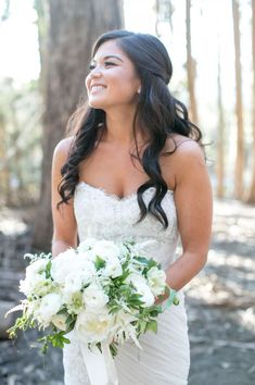 Timeless Half-Up Half-Down Wedding Hair: Long Curls Strapless Dress Hairstyles, Bridal Hair Half Up, Half Up Wedding, Wedding Updos, Easy Wedding, Trendy Hairstyle, Hairstyles Wedding, Wedding Hairstyles Half Up Half Down