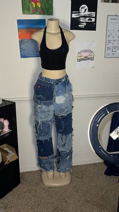 Custom Jeans. Please add regular Jean number size below . Rush orders or questions message seller or dm:MissMakeItFit on IG 💗 Cool Denim Pants, Unique Jeans Design, Reworking Jeans, Custom Jeans Outfit, Unique Clothing Pieces, Custom Clothes Aesthetic, Custom Clothes Ideas, Fit Jeans Diy, Thrift Flip Clothes Ideas