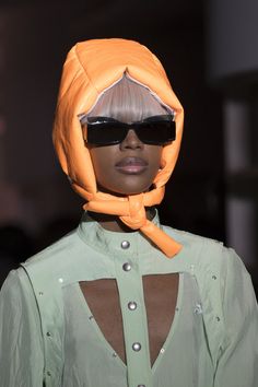 Balaclava Runway, Dubai Fashion, Mode Inspo, Fashion Week Spring, Hat Fashion, Paris Fashion, Runway Fashion