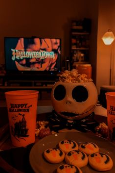 Halloweentown movie night with snacks. Halloween At Home Aesthetic, Halloween Aesthetic Outside, Halloween Is Cool Halloweentown, Halloween Asking Out Ideas, Snacks For Movie Night Aesthetic, Aesthetic Halloween Movie Night, Fall Snacks For Movie Night, Halloween Film Aesthetic, Spooky Movie Night Aesthetic