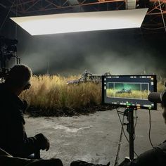 Filming Ideas, Cinematography Camera, Film Lighting, Cinematography Lighting, Movie Production, Filmmaking Inspiration, Filmmaking Cinematography, Film Life, Cinematic Lighting