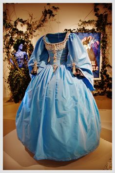 le monde enchanté de Jacques Demy 1700s Dresses Blue, Blue Baroque Dress With Historical Design, Jacques Doucet Dress, Blue Tudor Dress, Regency Baroque Theater Dress, Rococo Dress, Fancy Costumes