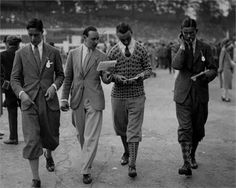 Stylish chaps, 1926. #vintage #1920s #men #menswear #fashion Mens Golf Fashion, 1920s Mens Fashion, Men In Suits, 1920s Men, Golf Shop, 20s Fashion, Web Images, Vintage Mens Fashion, Roaring Twenties