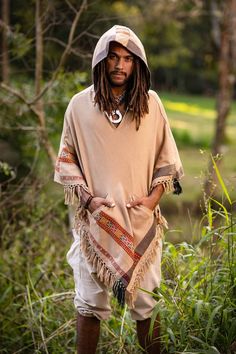 Atla Fashion, Poncho Ideas, Rave Hoodie, Hebrew Clothing, Boho Men Style, Bohemian Style Men, Boho Winter, Boho Men