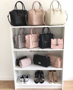 pinterest | @kslay✨ Closet Organisation, Sac Michael Kors, Bag Closet, Walking Closet, Organisation Ideas, Ellie Saab, Clothes Closet Organization, Handbag Storage, Glam Room