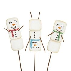 marshmallow snowmen with scarfs and scarves on them