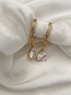 Gold Sparkling Cubic Zirconia Teardrop Earrings, Gold Pear-shaped Teardrop Earrings With Sparkling Stones, Gold Sparkling Dangle Teardrop Earrings, Gold Teardrop Earrings With Sparkling Stones, Gold Teardrop Crystal Earrings With Sparkling Stones, Gold Teardrop Pendant Cubic Zirconia Earrings, Gold Pear-shaped Crystal Earrings, Prom Gold, Prom Earrings