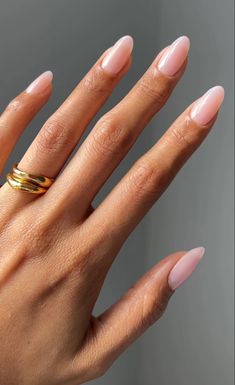 Sheer Tan Nails, Makijaż Smokey Eye, Nails 2023, Neutral Nails, Girls Nails, Classy Nails, Nails Short, Chic Nails, Nails Acrylic