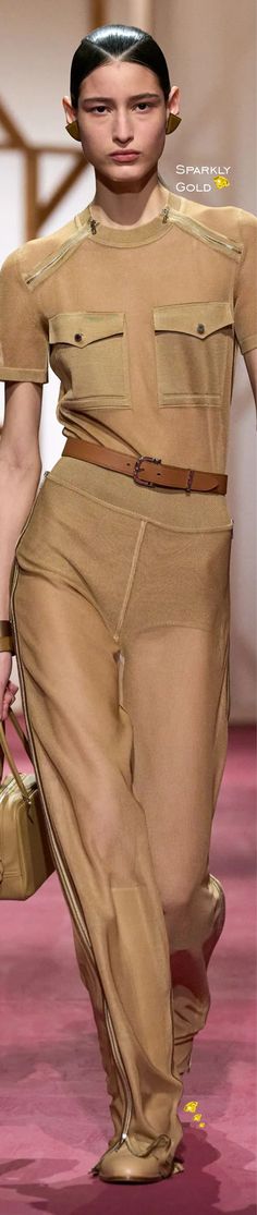 #Hermès #Spring2025 #Collection2025 #Runway #SparklyGold #HauteCouture #Fashion Spring 2025, Brown Fashion, Spring Collection, Type 3, Dress To Impress, Spring Fashion, Fashion Show, Summer Outfits