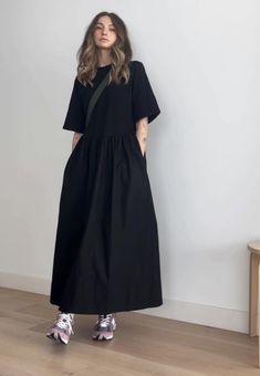 Baggy Dresses Outfit, Layered Dress Outfit Summer, Graphic Designer Outfit, Masculine Dress, Winter Outfits With Skirts, Long Black Dress Casual, Autumn Date Night, Skirt Outfits With Boots, Outfits With Skirts