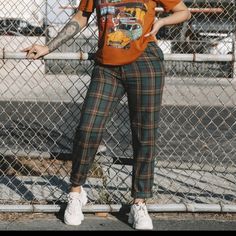 Chain Detail Plaid Pants Bundle With Top Estilo Indie, Pastel Outfit, Tee Outfit, Plaid Pants, Look Vintage, Knit Tees, Edgy Outfits, Casual Tee, Printed Pants