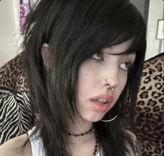 Alt Shag Haircut, Vkei Mullet, Gothic Short Hair, Emo Side Bangs, Alt Hair Ideas, Short Scene Haircuts, Emo Shag, Emo Bangs