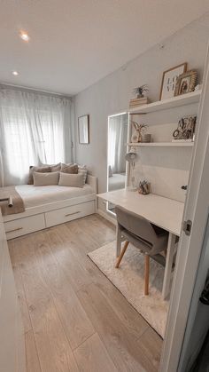 Susana Llompart | Tips para amueblar un dormitorio pequeño y aprovechar bien el espacio, junto a @aq_acentor Me preguntáis mucho por las medidas de esta... | Instagram 3x5 Bedroom Design, Tableware Aesthetic, Makeover House, Small Room Makeover, Guest Bedroom Design, Cute Bedroom Decor, Redecorate Bedroom, Aesthetic Look, Room Makeover Bedroom