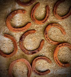 some rusted horseshoes are laying on the ground