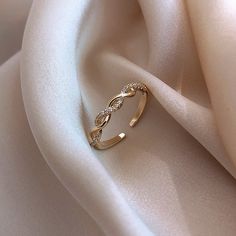 Size: Adjustable Opening Fashion Element: Line Style: INS Style Simple Ring Design, Hand Jewelry Rings, Modern Gold Jewelry, Pretty Jewelry Necklaces, Gold Rings Fashion, Gold Ring Designs, Stylish Rings, Gold Jewelry Simple, Rings For Girls