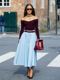 Red Satin Skirt Outfit, Burgundy Outfits, Blue Skirt Outfits, Elegantes Outfit Damen, Sunday Outfit, Casual Work Outfits Women, Burgundy Outfit, Colour Combinations Fashion, Work Outfits Women Summer