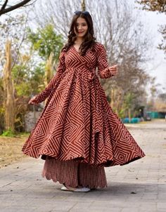 Trendy Dress Outfits, Designer Party Wear Dresses, Designer Dresses Casual, Party Wear Indian Dresses, Fancy Dress Design, Stylish Dress Book