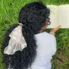 Curly Hair Faceless, Girl Fashion Style, Beautiful Curly Hair, Friend Poses Photography, Hippie Girl, Curly Hair Inspiration, Permed Hairstyles, Spring Aesthetic