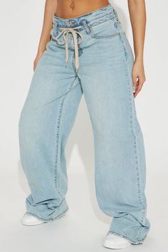 Baggy Jeans Outfit, Dreadlock Style, Mom Denim, Winter Jeans, High Waist Fashion, High Waisted Jean Shorts, Fashion Nova Jeans, Modest Fashion Outfits, Stage Outfits