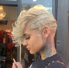 Waves Haircut, Short Haircuts With Bangs, Modern Short Hairstyles, Cool Short Hairstyles, Pony Party, Hair Affair, Short Pixie Haircuts, Pixie Bob, Head Hair