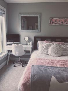 a bedroom with a bed, desk and mirror in it's centerpieces