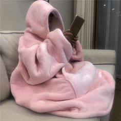 Winter Meme, Winter Wardrobe Essentials, Oversized Blanket, Pink Blanket, Blanket Sweater, Hoodie Oversize, Hoodie Blanket, Red Hood, Winter Hoodies