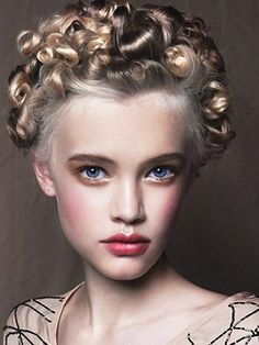 Tumblr Hair, Female Portraits, Foto Art, Marie Antoinette, Beauty Inspiration, Woman Face, Makeup Inspiration, Beautiful Hair