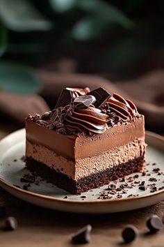 Chocolate Mousse Cake Chocolate Mousse For A Crowd, Chocolate Layered Cake With Filling, Best Chocolate Mousse Cake Recipe, Whipped Chocolate Frosting Recipe, Sponge Cake Recipe Chocolate, Easy Chocolate Ganache Frosting, Chocolate Mouse Cake Design, Layered Mousse Cake, Brownie Mousse Cake