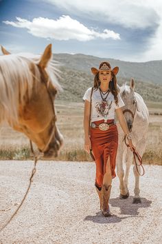 Cute Rodeo Outfits, Country Girl Outfits, Miss Rodeo America, Rok Outfit, Cowgirl Style Outfits, Cowgirl Look, Country Style Outfits, Looks Country, Boho Cowgirl