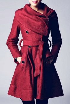 Red Coat. Coat Outfit Women, Red Coat Outfit, Maroon Coat, Coat Details, Outfits Colorful, Mode Mantel, Coat Outfit, Moncler Jacket, Women Coats