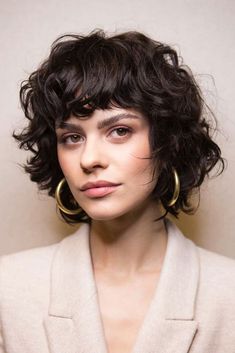 Pageboy Haircut, Short Wavy Haircuts, Wavy Haircuts, Short Curly Haircuts, Haircuts For Curly Hair, Short Wavy Hair, Short Curly Hair, Bobs Haircuts, Textured Hair